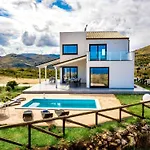 Elegant With Private Pool And Sea View