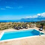 Elegant With Private Pool And Sea View *