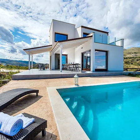 Elegant With Private Pool And Sea View *